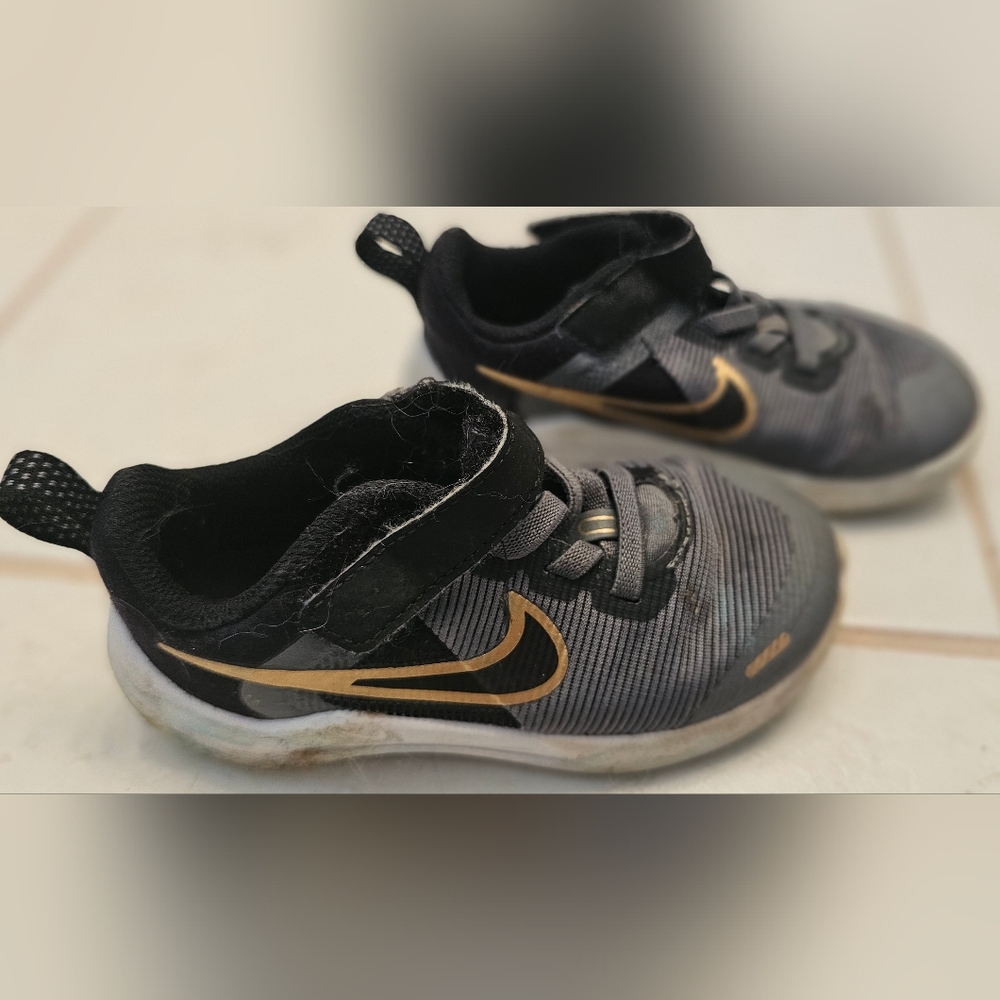 Nike Kids Black and Gold Sneakers